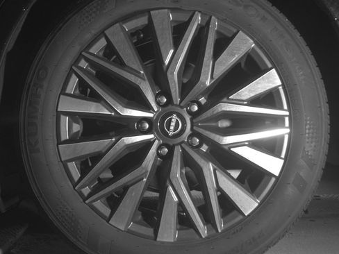 Used 2025 Nissan Altima 2.5 SV FWD image 14