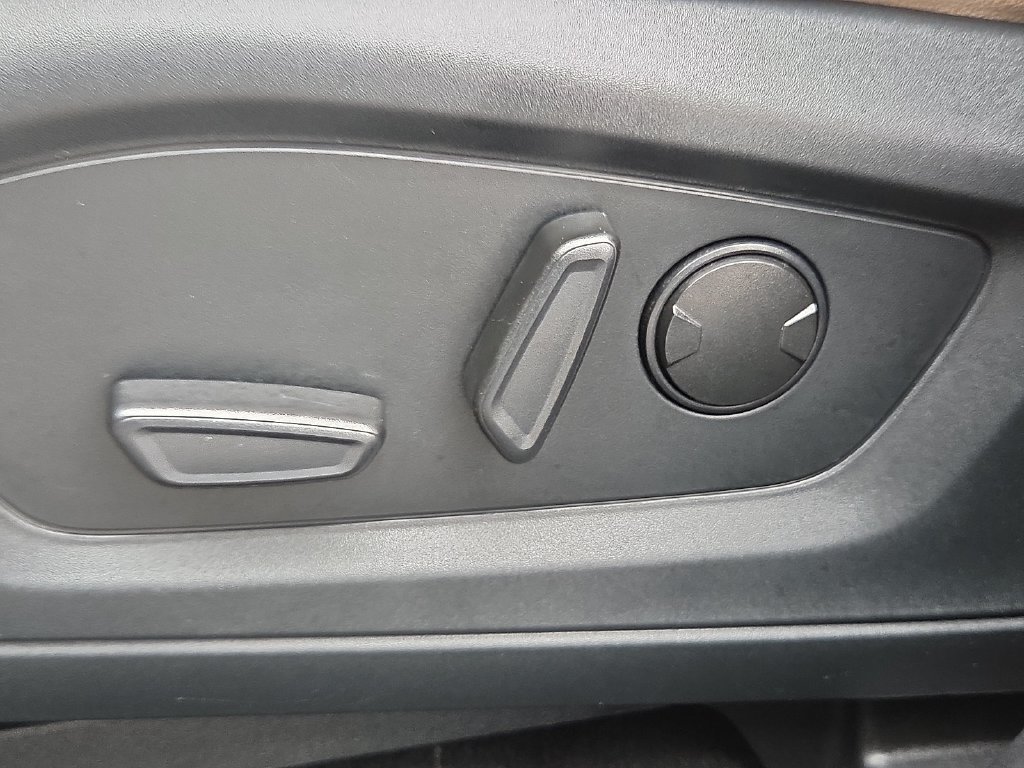 Used 2022 Ford Explorer Limited w/ Equipment Group 301A RWD image 15