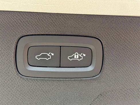 Used 2023 Volvo XC90 B6 Ultimate w/ Protection Package Premier image 19