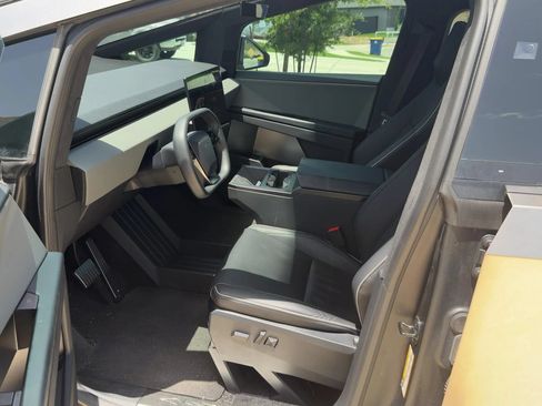 Used 2025 Tesla Cybertruck AWD Crew Cab image 6