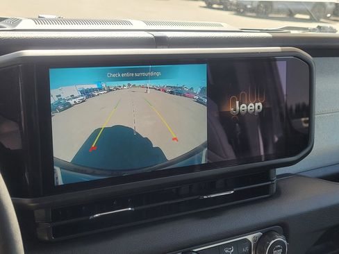 Used 2024 Jeep Wrangler Unlimited w/ Convenience Group image 24