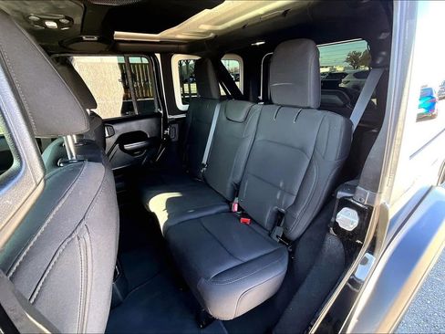 Used 2018 Jeep Wrangler Unlimited Sport S image 36