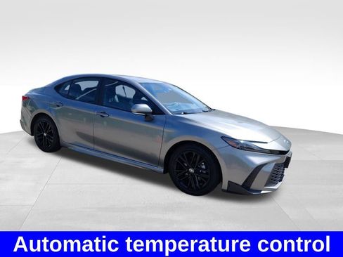 Used 2025 Toyota Camry SE FWD image 6