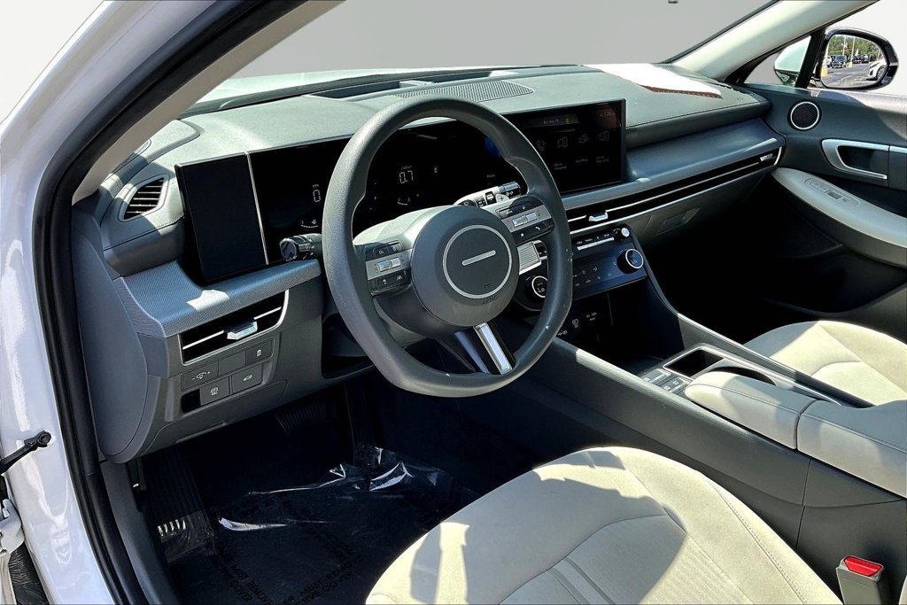 Used 2025 Hyundai Sonata SEL FWD image 18