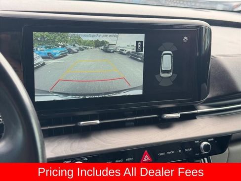 Used 2022 Kia Carnival EX FWD image 24