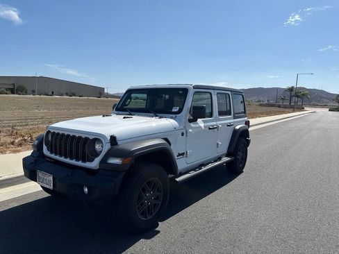 Used 2025 Jeep Wrangler Unlimited Sport AWD/4WD image 4