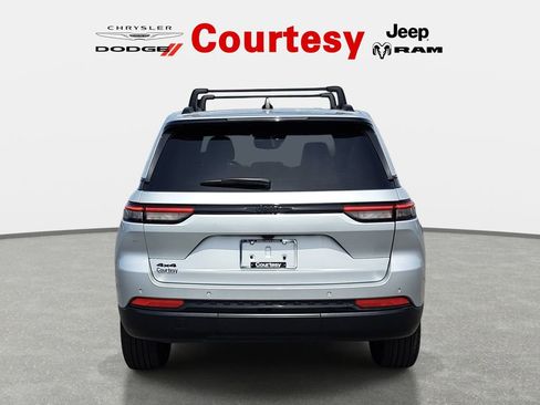 Certified 2024 Jeep Grand Cherokee Altitude AWD/4WD image 6