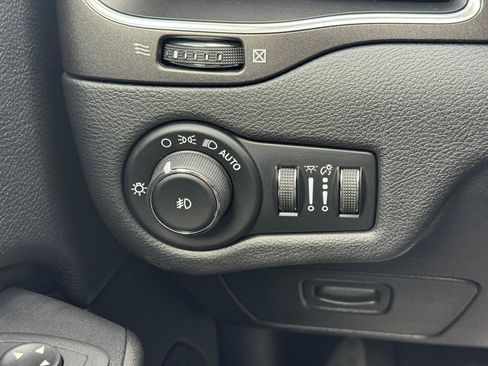 Used 2020 Jeep Cherokee Trailhawk w/ Cold Weather Group AWD/4WD image 19