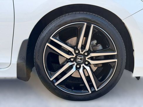 Used 2017 Honda Accord Touring image 13