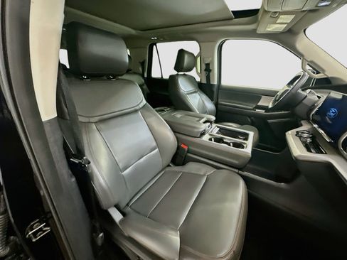 Used 2025 Ford Expedition Max Active AWD/4WD image 35