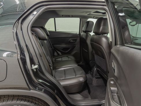 Used 2020 Chevrolet Trax Premier FWD image 19
