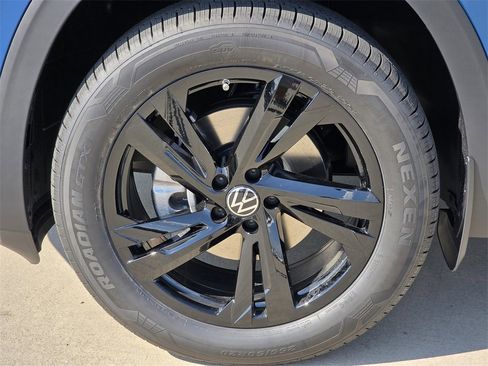 New 2026 Volkswagen Atlas Cross Sport SEL R-Line image 10