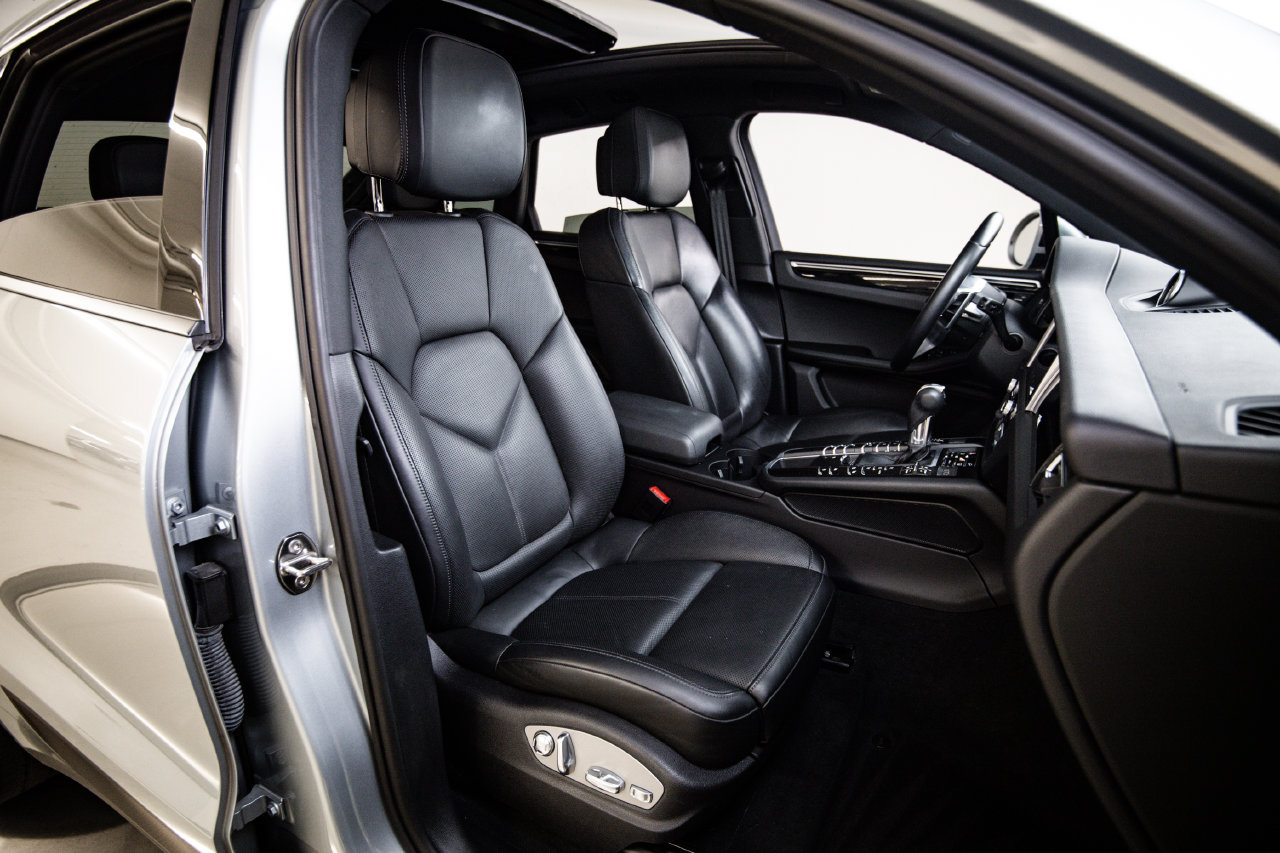 Certified 2021 Porsche Macan AWD/4WD image 29