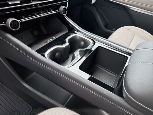 New 2026 Chevrolet Traverse LT w/ Midnight/Sport Edition FWD image 32