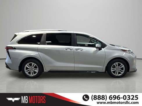 Used 2022 Toyota Sienna Limited AWD/4WD image 3