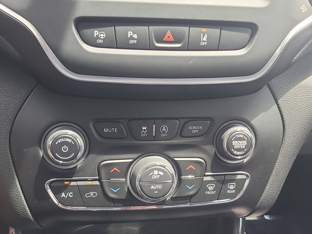 Used 2023 Jeep Cherokee Altitude Lux AWD/4WD image 29