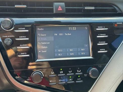 Used 2018 Toyota Camry LE FWD image 13