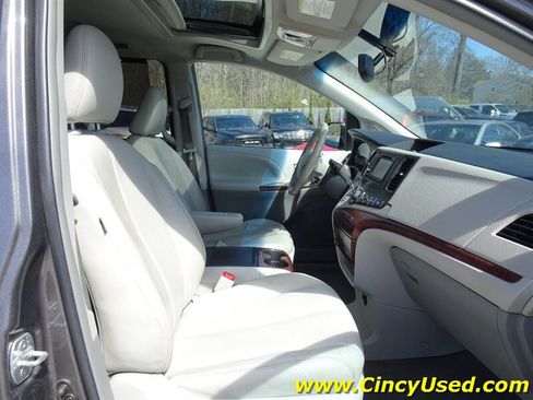Used 2014 Toyota Sienna XLE FWD image 24