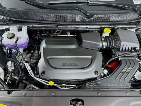 New 2026 Chrysler Pacifica Limited w/ Uconnect Theater Family Group image 18