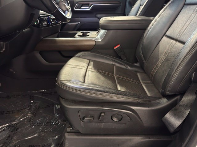 Certified 2024 Chevrolet Silverado 3500 High Country w/ LPO, Dark Essentials Package AWD/4WD image 5