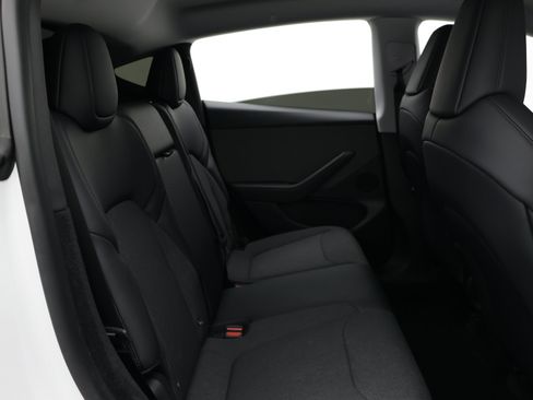 Used 2026 Tesla Model Y 2WD image 34