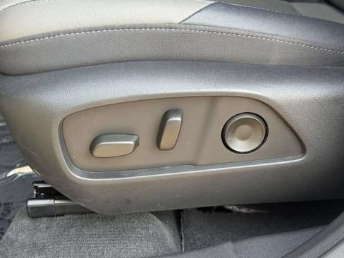 Used 2025 Chevrolet Equinox LT w/ Convenience Package II AWD/4WD image 12