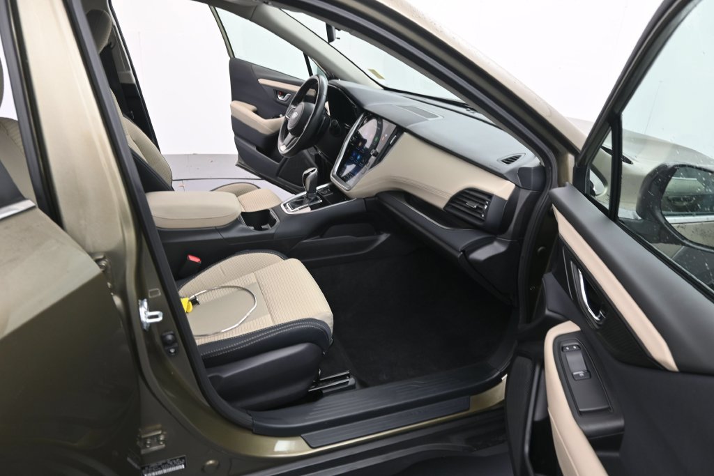 Certified 2025 Subaru Outback Premium AWD/4WD image 19