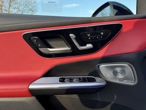 Used 2025 Mercedes-Benz GLC 300 4MATIC image 20