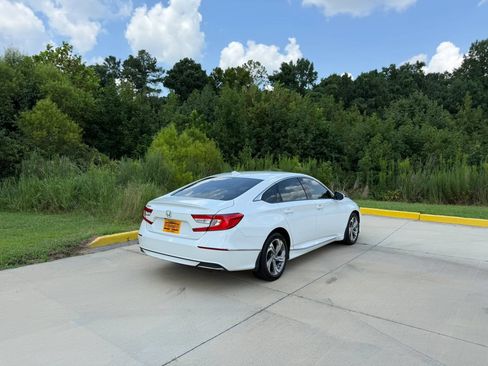 Used 2018 Honda Accord EX image 9