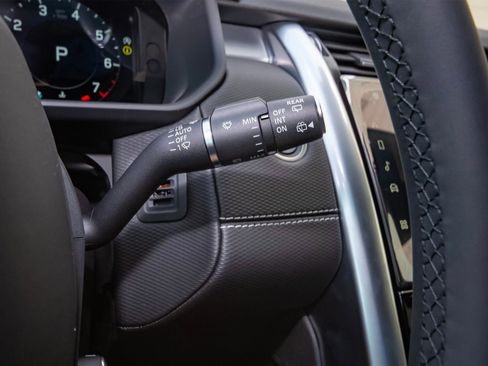 New 2026 Land Rover Discovery Limited Edition image 14