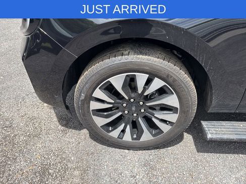 Certified 2025 Ford Expedition Platinum w/ Driver's Package AWD/4WD image 41
