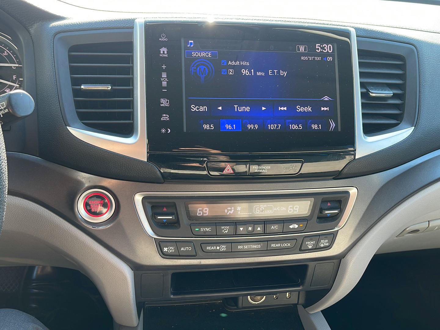 Used 2017 Honda Pilot EX image 7