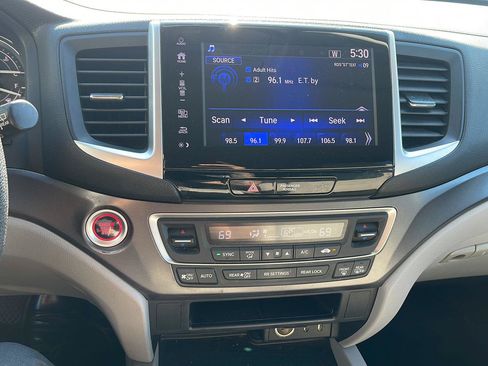 Used 2017 Honda Pilot EX image 7