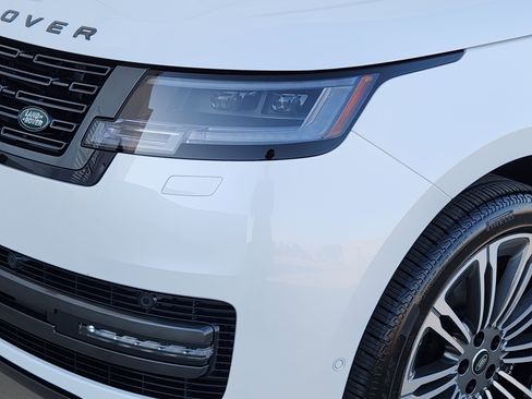 New 2025 Land Rover Range Rover Long Wheelbase SE image 9