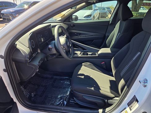 New 2025 Hyundai Elantra SEL image 14