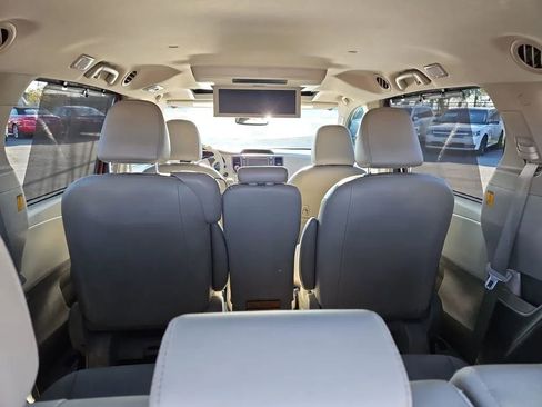 Used 2013 Toyota Sienna XLE w/ Premium Pkg image 21