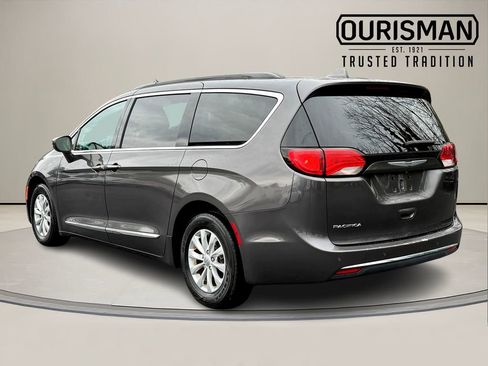 Used 2017 Chrysler Pacifica Touring-L image 4