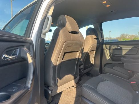 Used 2016 Chevrolet Traverse LT image 18