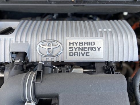 Used 2015 Toyota Prius Two image 41