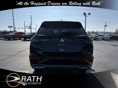 New 2025 Mitsubishi Outlander SE image 8