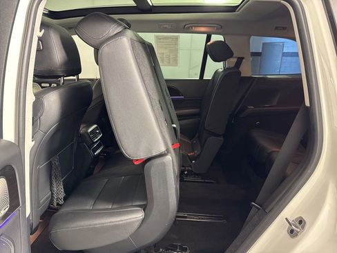 Used 2023 Mercedes-Benz GLS 450 4MATIC image 21