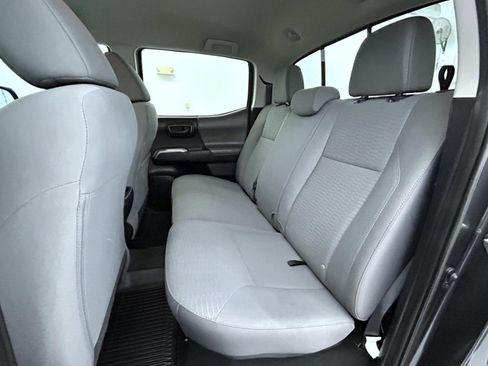 Used 2019 Toyota Tacoma SR5 w/ Four Season Floor Mat Package AWD/4WD image 19