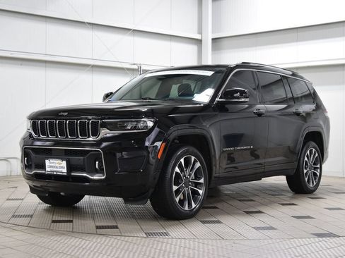 Used 2021 Jeep Grand Cherokee L Overland w/ Luxury Tech Group IV AWD/4WD image 3