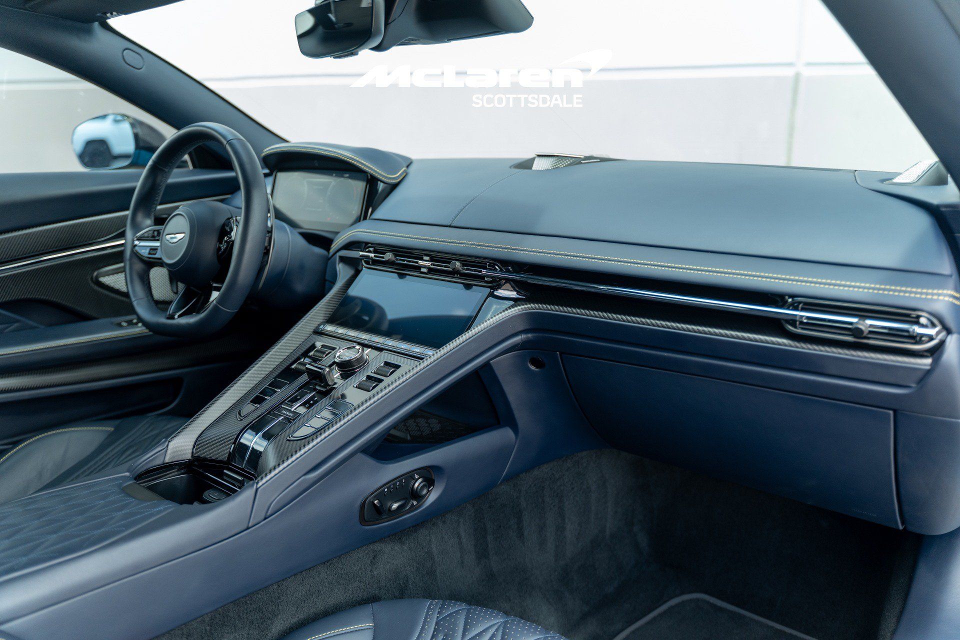 Used 2024 Aston Martin DB12 Coupe RWD image 17