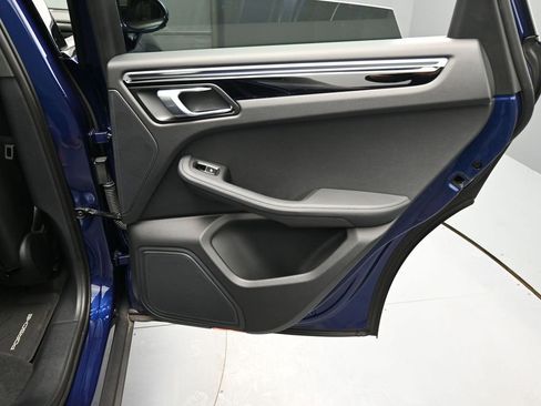 Certified 2023 Porsche Macan S AWD/4WD image 27