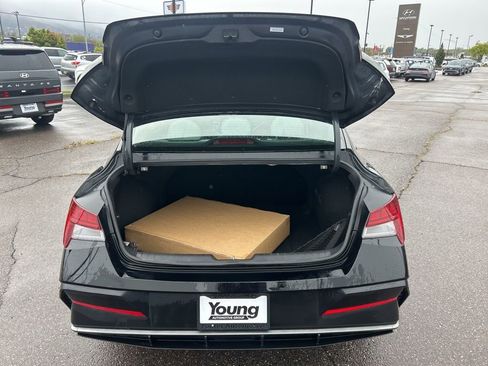 Used 2025 Hyundai Elantra Limited FWD image 31