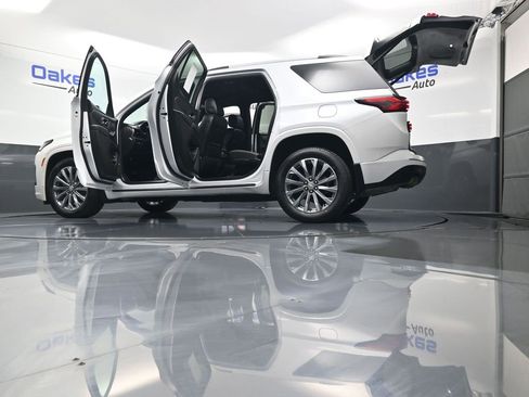 Used 2023 Chevrolet Traverse Premier w/ LPO, Floor Liner Package image 69