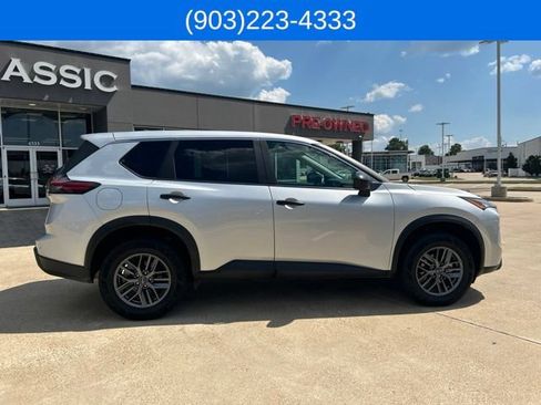 Used 2024 Nissan Rogue S FWD image 15