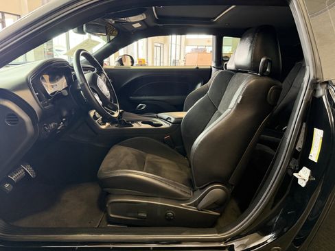 Used 2023 Dodge Challenger R/T w/ Plus Package image 25