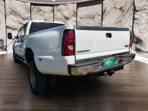 Used 2004 Chevrolet Silverado 3500 LS w/ Heavy-Duty Power Package AWD/4WD image 8